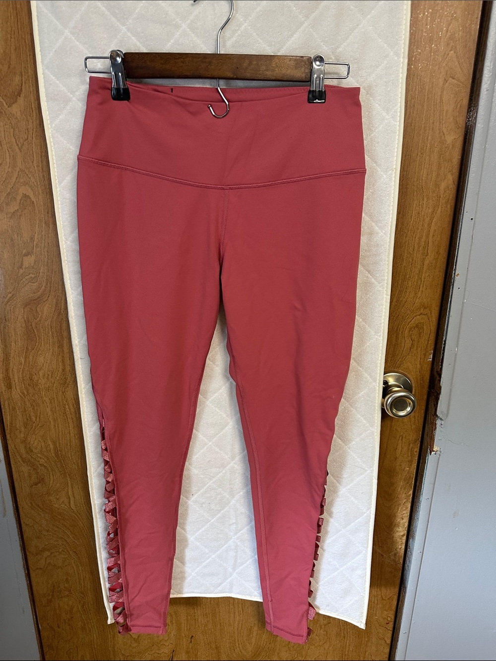 Crisscross Side Leggings in Dusky Rose
